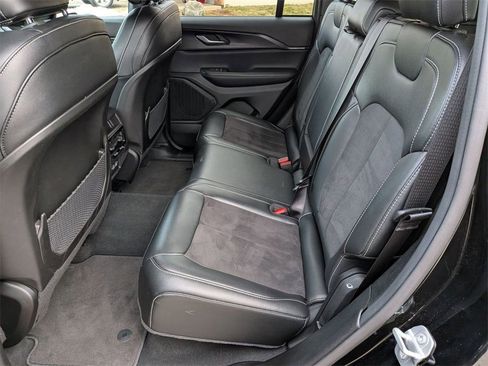 Certified 2024 Jeep Grand Cherokee Altitude image 25