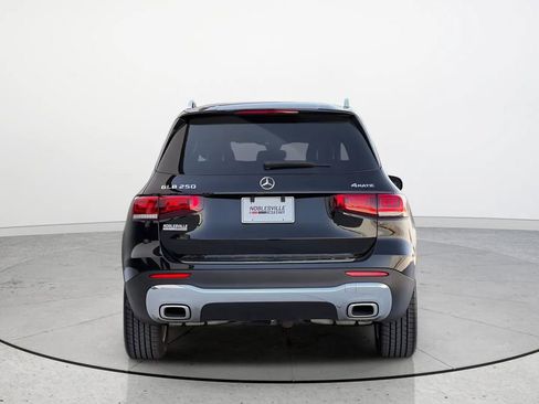 Used 2021 Mercedes-Benz GLB 250 4MATIC w/ Premium Package image 5