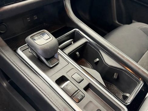 Used 2022 Nissan Pathfinder SV w/ SV Black Package image 21