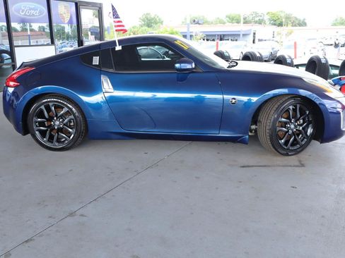 Used 2017 Nissan 370Z Coupe RWD image 6