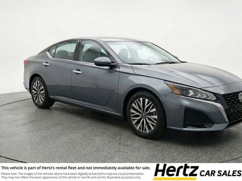 Used 2025 Nissan Altima 2.5 SV image 1
