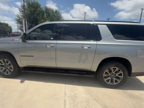 Used 2024 Chevrolet Suburban Z71 w/ Luxury Package AWD/4WD image 5
