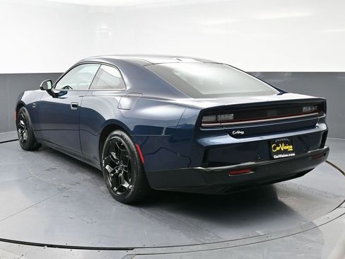 Used 2025 Dodge Charger R/T w/ Sun & Sound Package image 7