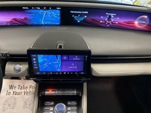 New 2025 Lincoln Nautilus Reserve image 22