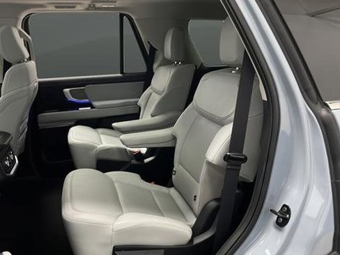 Used 2025 Ford Expedition Platinum w/ Driver's Package image 8