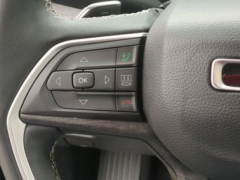 Used 2023 Jeep Grand Cherokee Limited w/ Luxury Tech Group II image 23