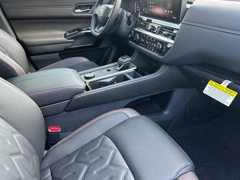New 2026 Nissan Pathfinder Platinum w/ Cargo Package AWD/4WD image 17