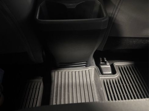 Used 2020 Toyota Tacoma SR AWD/4WD image 31