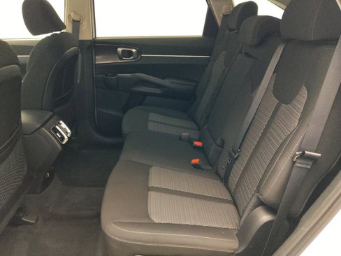 Used 2023 Kia Sorento LX FWD image 18