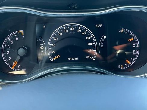 Used 2019 Jeep Grand Cherokee Laredo image 11