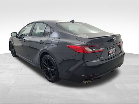 Used 2025 Toyota Camry SE image 6