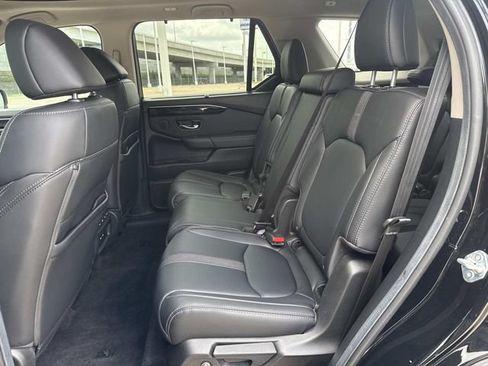 Certified 2025 Honda Pilot Touring image 17
