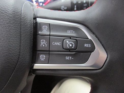 Used 2025 Jeep Compass Trailhawk AWD/4WD image 35