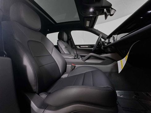 Certified 2025 Porsche Cayenne image 29
