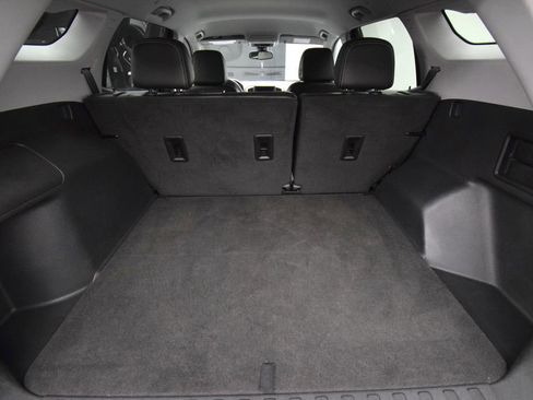 Used 2023 GMC Terrain SLT FWD image 29