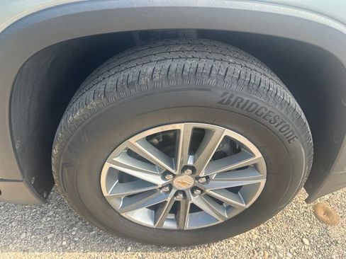 Used 2023 Chevrolet Traverse LT AWD/4WD image 38