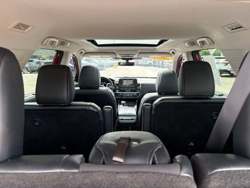 Used 2023 Nissan Pathfinder Platinum AWD/4WD image 35