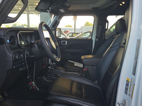 Used 2024 Jeep Wrangler Unlimited Rubicon 4xe AWD/4WD image 7