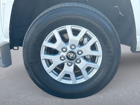 Used 2024 Toyota Tacoma SR5 AWD/4WD image 18