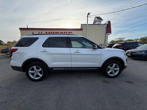 Used 2016 Ford Explorer XLT w/ Equipment Group 202A image 9