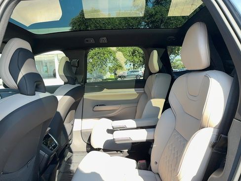 Used 2025 Volvo EX90 Plus w/ Protection Package Premier image 15