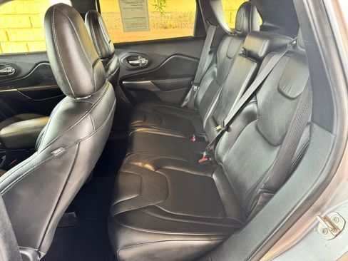 Used 2020 Jeep Cherokee Limited AWD/4WD image 18