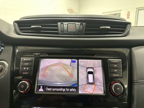 Used 2018 Nissan Rogue SL FWD image 21