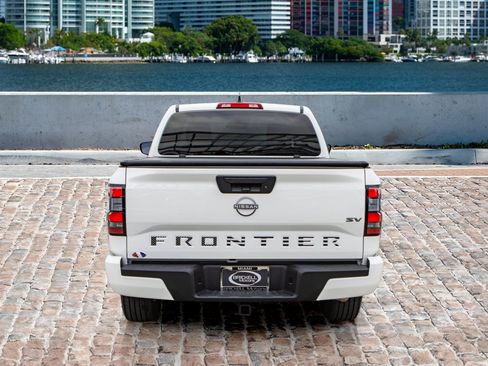 Used 2024 Nissan Frontier SV image 6