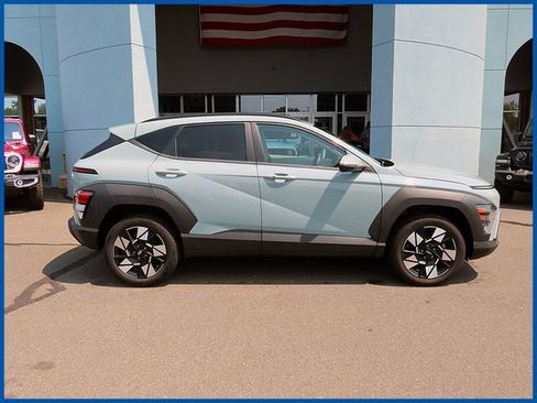 Used 2024 Hyundai Kona SEL AWD/4WD image 2