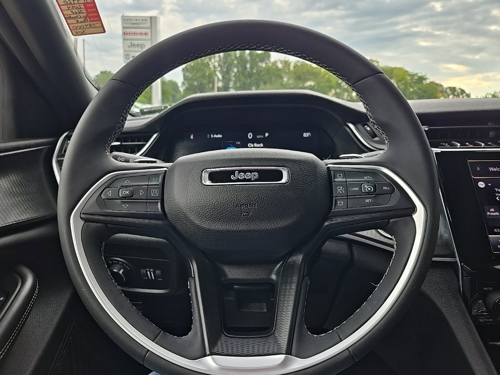 Used 2024 Jeep Grand Cherokee L Altitude AWD/4WD image 14