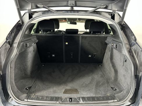 Used 2018 Jaguar F-PACE Premium image 28