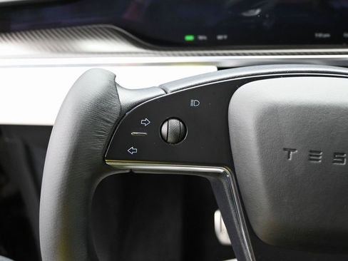 Used 2022 Tesla Model X Plaid image 17