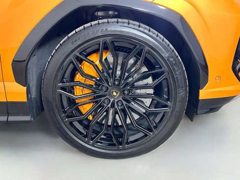 Used 2025 Lamborghini Urus SE AWD/4WD image 11
