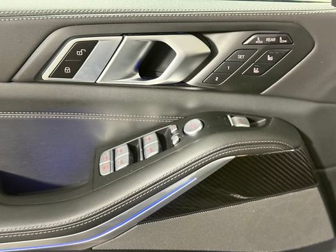 Used 2025 BMW X7 M60i AWD/4WD image 21