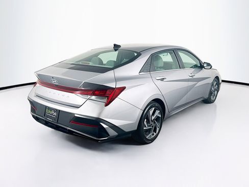 Used 2025 Hyundai Elantra SEL image 9