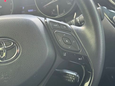 Used 2020 Toyota C-HR XLE FWD image 14