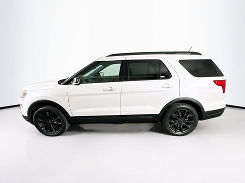 Used 2018 Ford Explorer XLT w/ Equipment Group 202A image 4