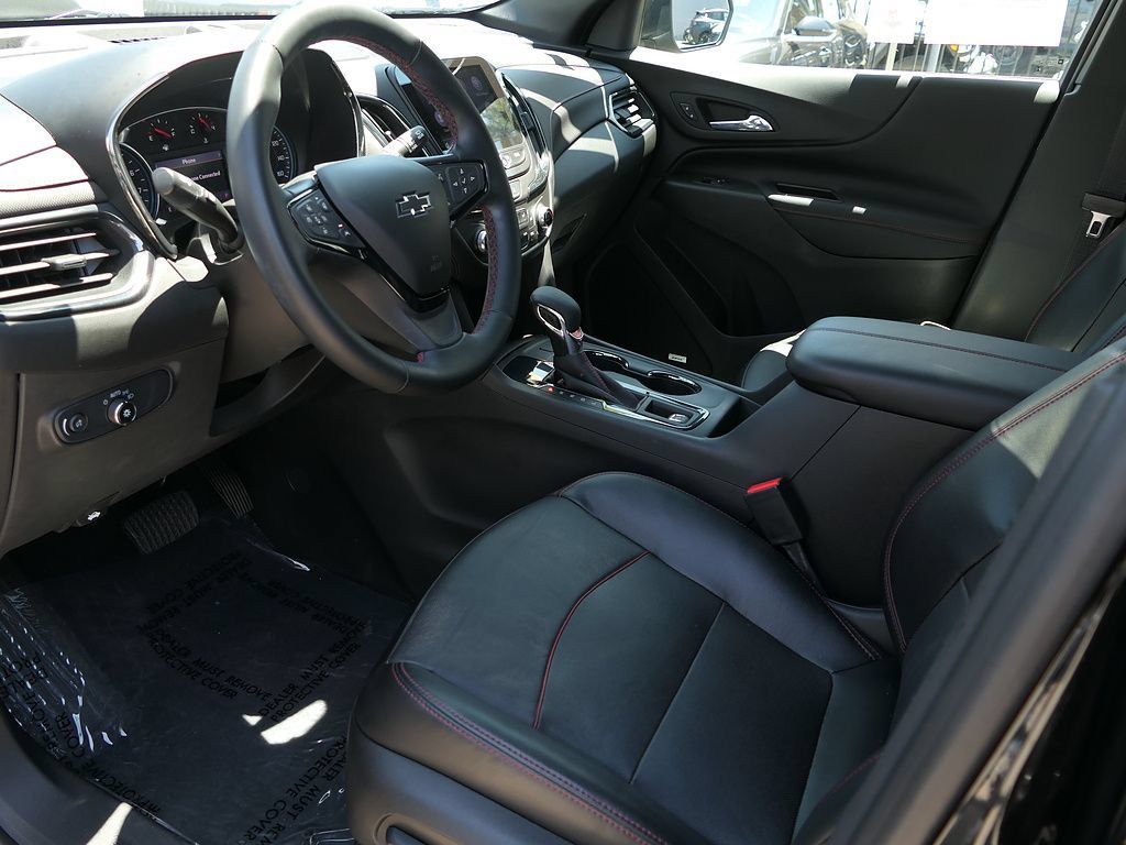 Used 2023 Chevrolet Equinox RS w/ RS Leather Package FWD image 11