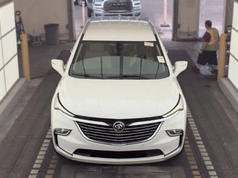 Used 2023 Buick Enclave Essence FWD image 2