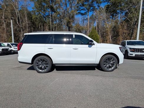 New 2026 Ford Expedition Platinum w/ Stealth Appearance Package image 3