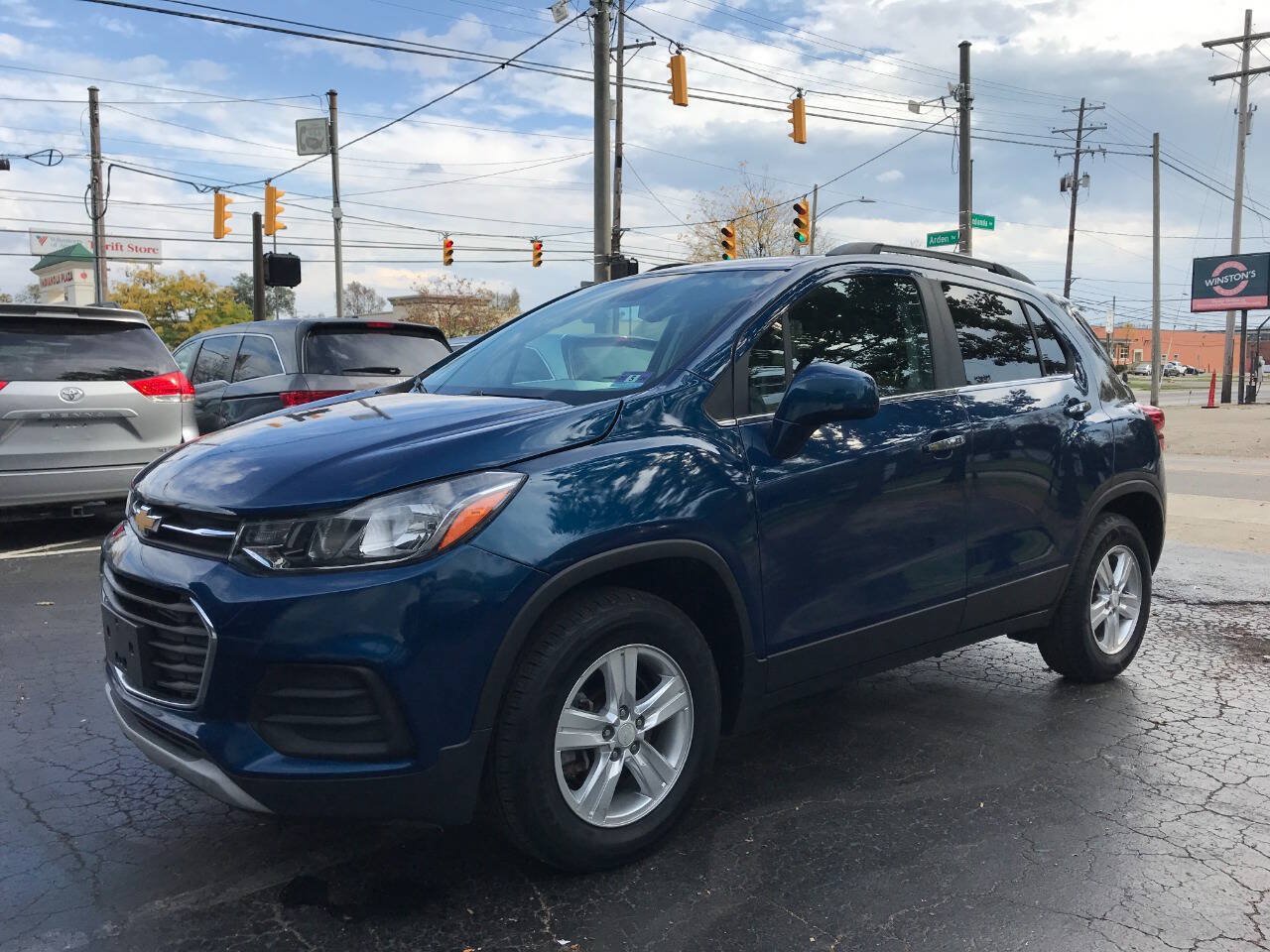 Used 2019 Chevrolet Trax LT w/ Sun & Sound Package AWD/4WD image 4