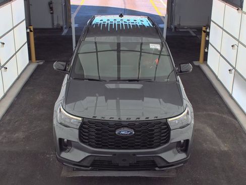 Used 2025 Ford Explorer ST-Line w/ ST-Line Street Pack image 19