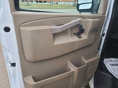 Used 2017 GMC Savana 2500 Extended image 8