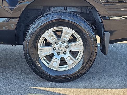 Used 2018 Nissan Titan SV AWD/4WD image 32