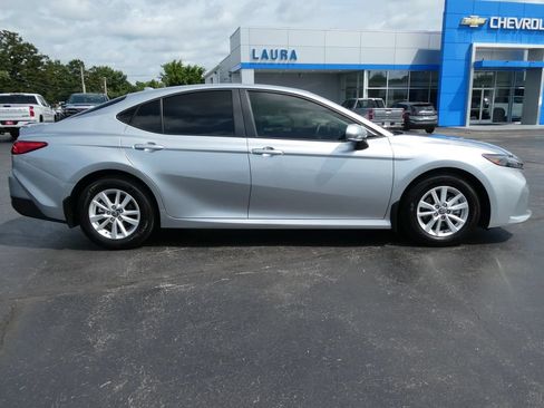 Used 2025 Toyota Camry LE w/ Convenience Package FWD image 4