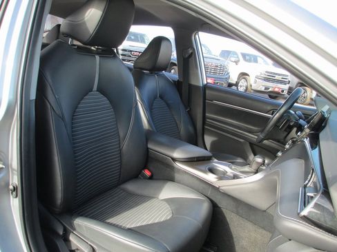 Used 2021 Toyota Camry SE image 14