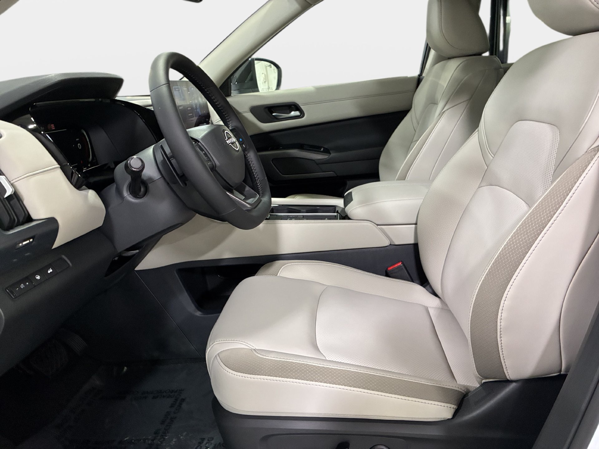 New 2026 Nissan Pathfinder SL FWD image 16