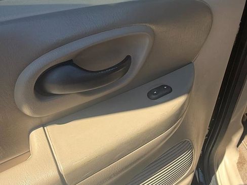 Used 2002 Ford F150 Lariat RWD image 16