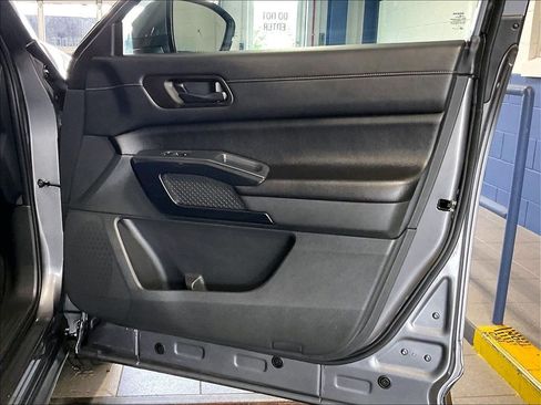 Used 2023 Nissan Pathfinder SV w/ Cargo Package AWD/4WD image 12