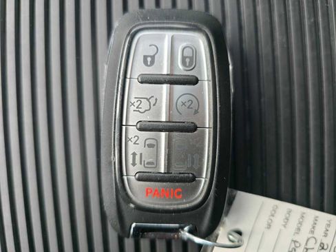 Used 2023 Chrysler Pacifica Limited image 22